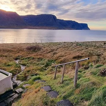 Dixon Cabin nr. 7 / Dixon sumarhús nr. 7 @Kirkjubraut Talknafjordur Exterior foto